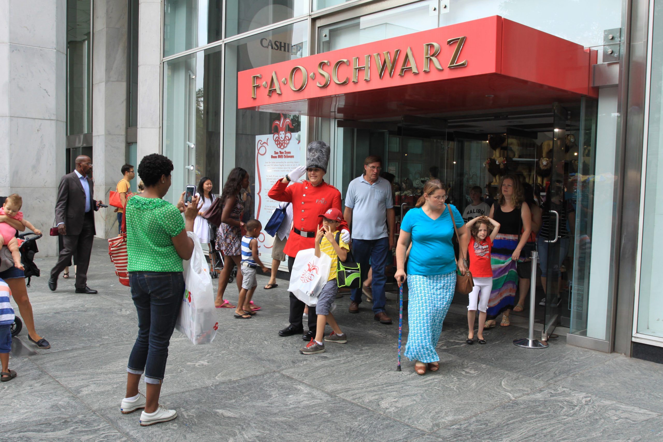 FAO Schwarz closes its doors on Fifth Avenue
