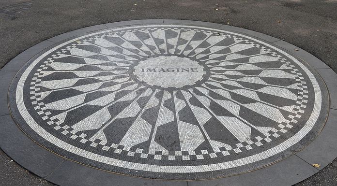 Strawberry Fields: the New York tribute to John Lennon Imagine central park New York