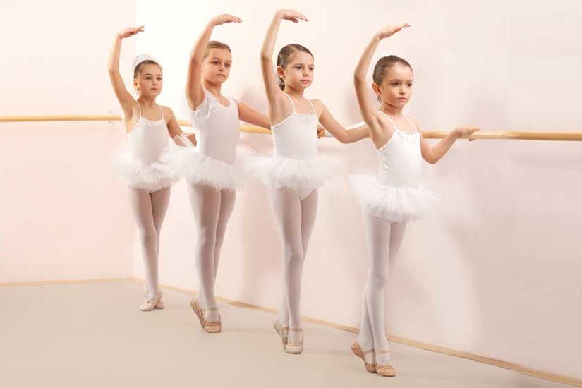 4 girls doing ballet