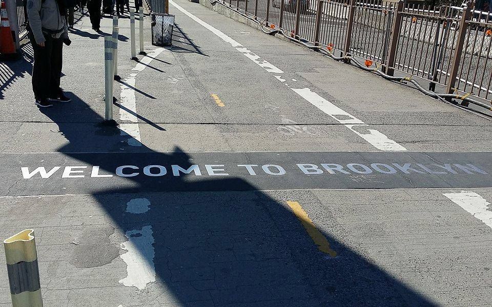 The border between Manhattan and Brooklyn on Brooklyn Bridge