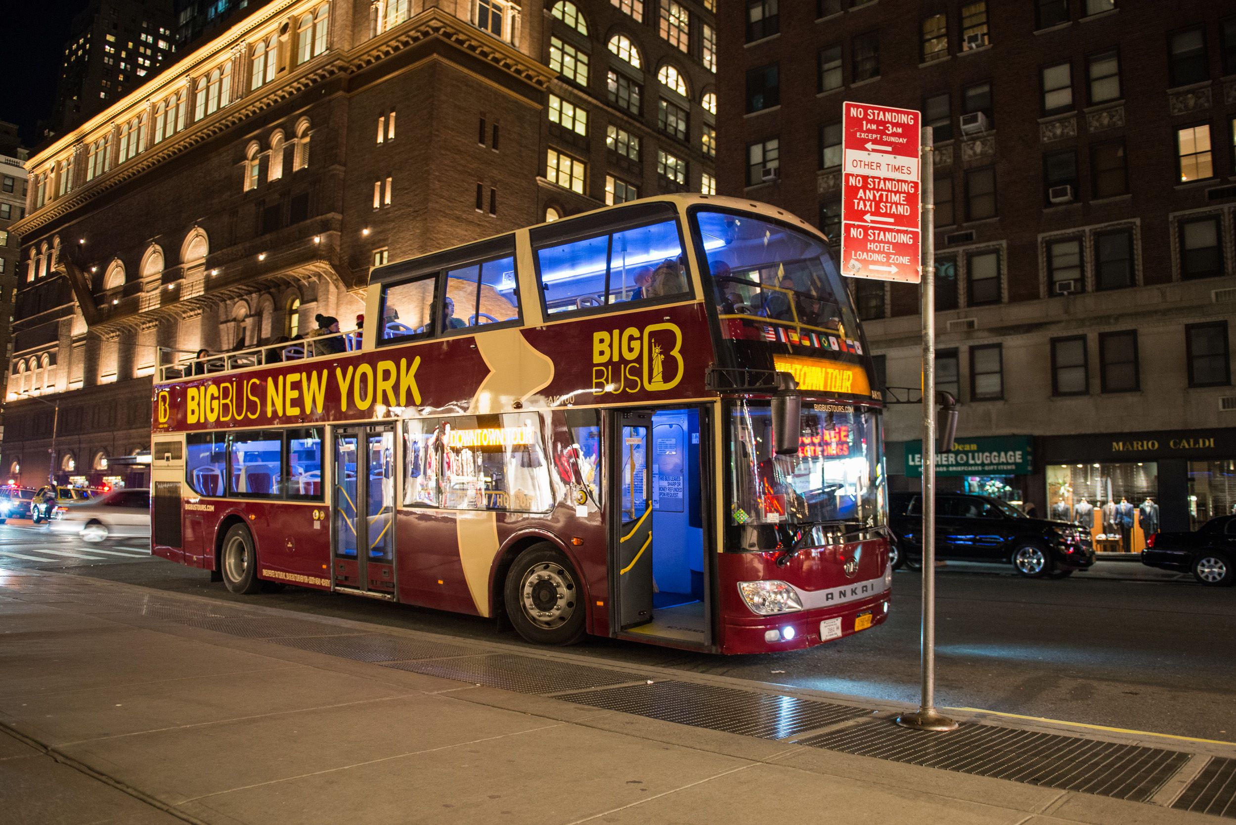 Christmas lights bus tour in New York
