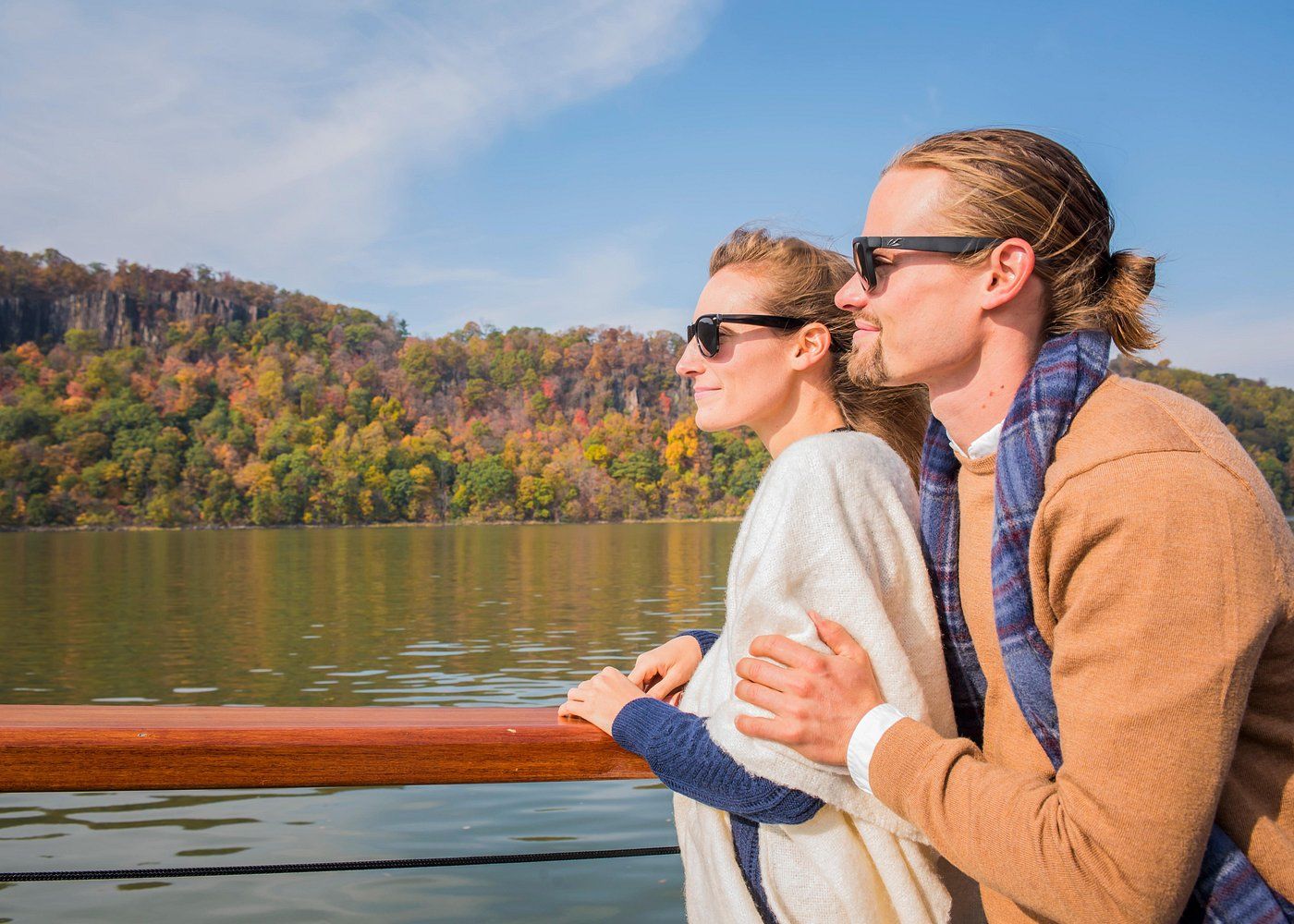 Couple on the fall brunch cruise in New York