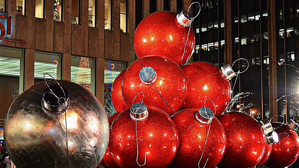 How do New Yorkers celebrate Christmas?