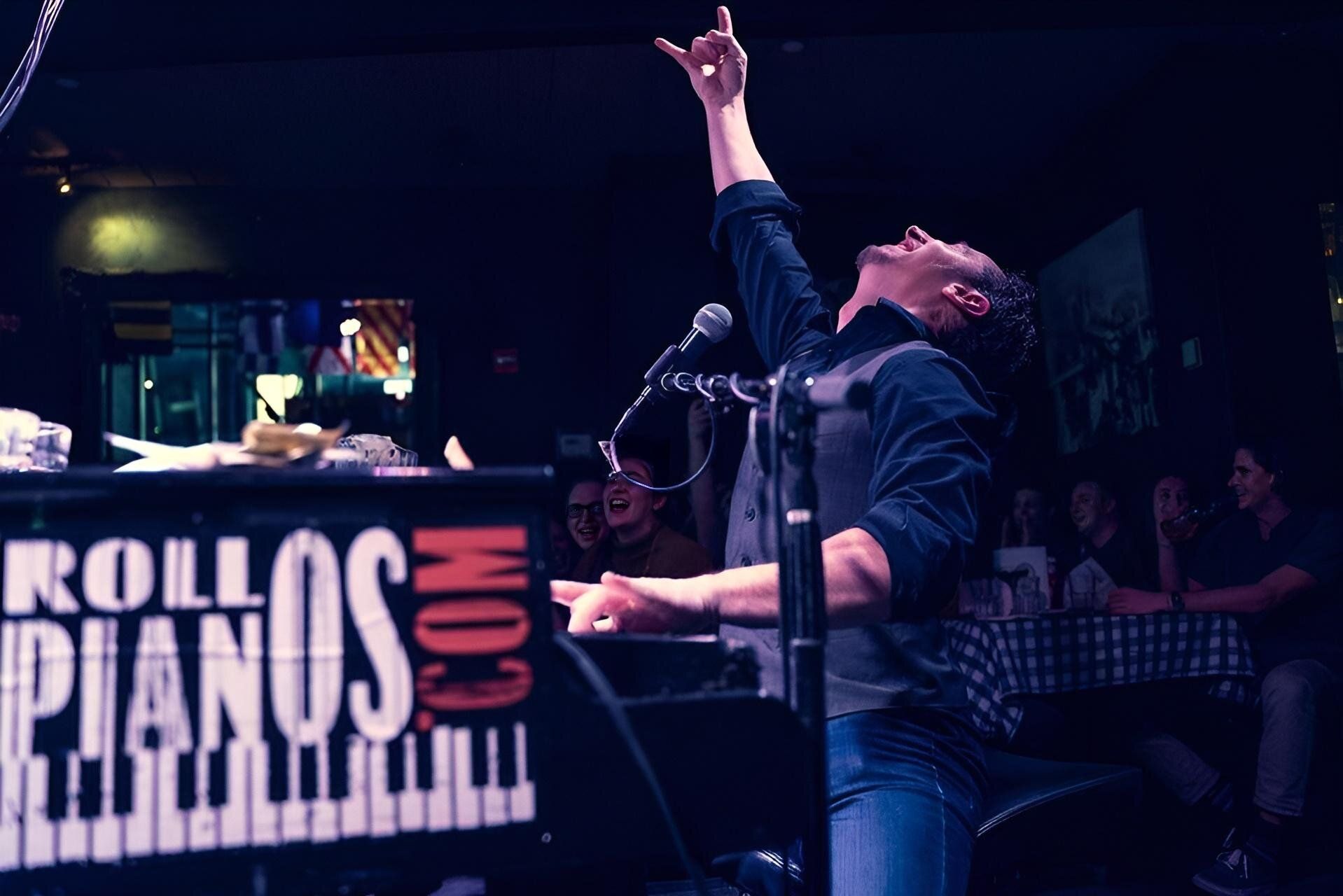 Book Your Evening at a Piano Bar in New York