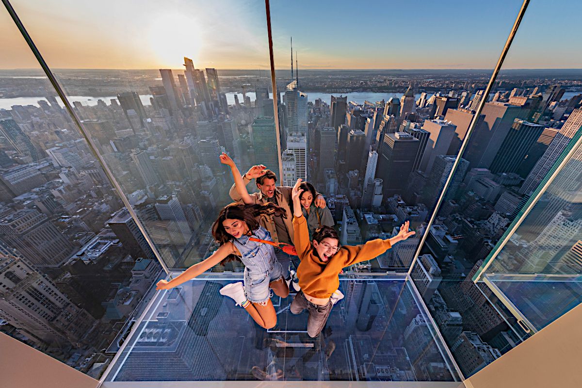 Famille à l'observatoire SUMMIT à New York